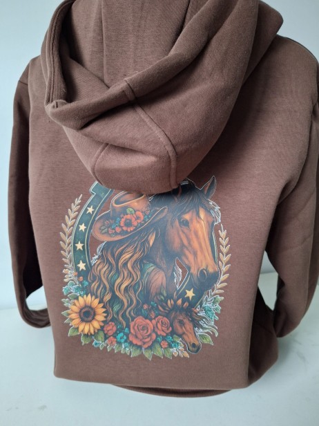 Bluza kolor czekoladowy brąz z nadrukiem z motywem koni.jpg